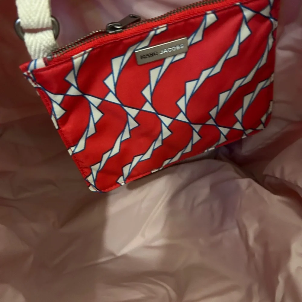 EUC Marc Jacobs Poppy Red Bunting Bag M341022 - Picture 3 of 7